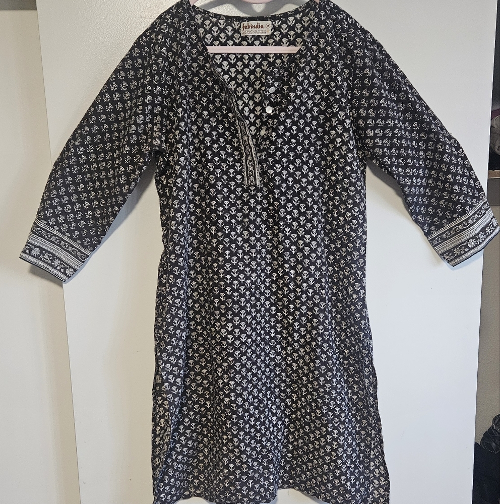 Fabindia Black and White Floral Kurta Small